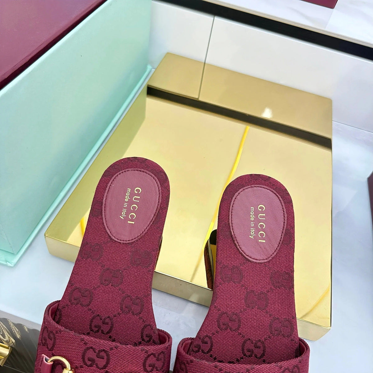 GG SLIDES IN RED WITH GOLD HARDWARE