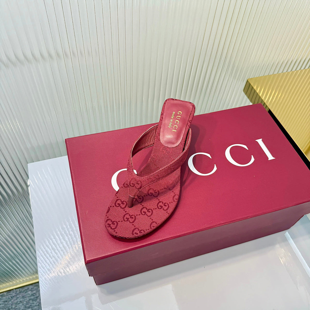 GG Vittoria Thong Sandals Red Canvas 714871