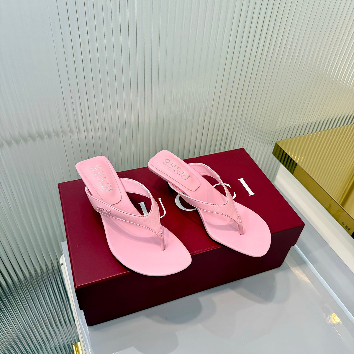 GG Vittoria Thong Sandals Light Pink Leather 714888