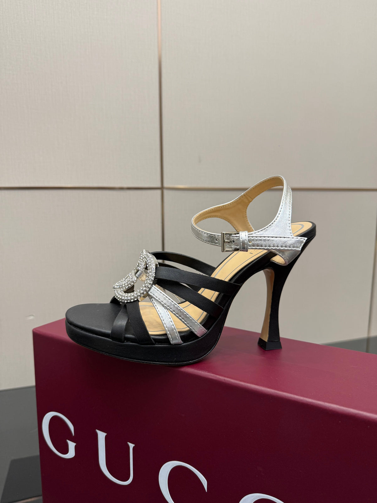 GG Pump 10.5cm With Crystal Interlocking G Black Sliver Leather