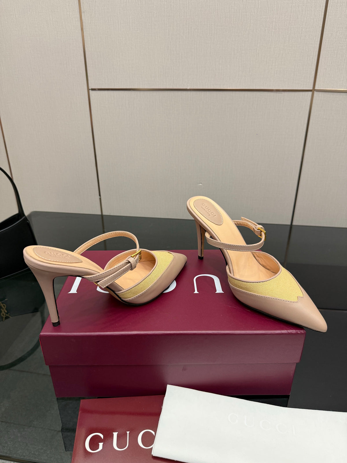 GG Pointed-Toe Mules 9.5cm Beige Cowhide 725301