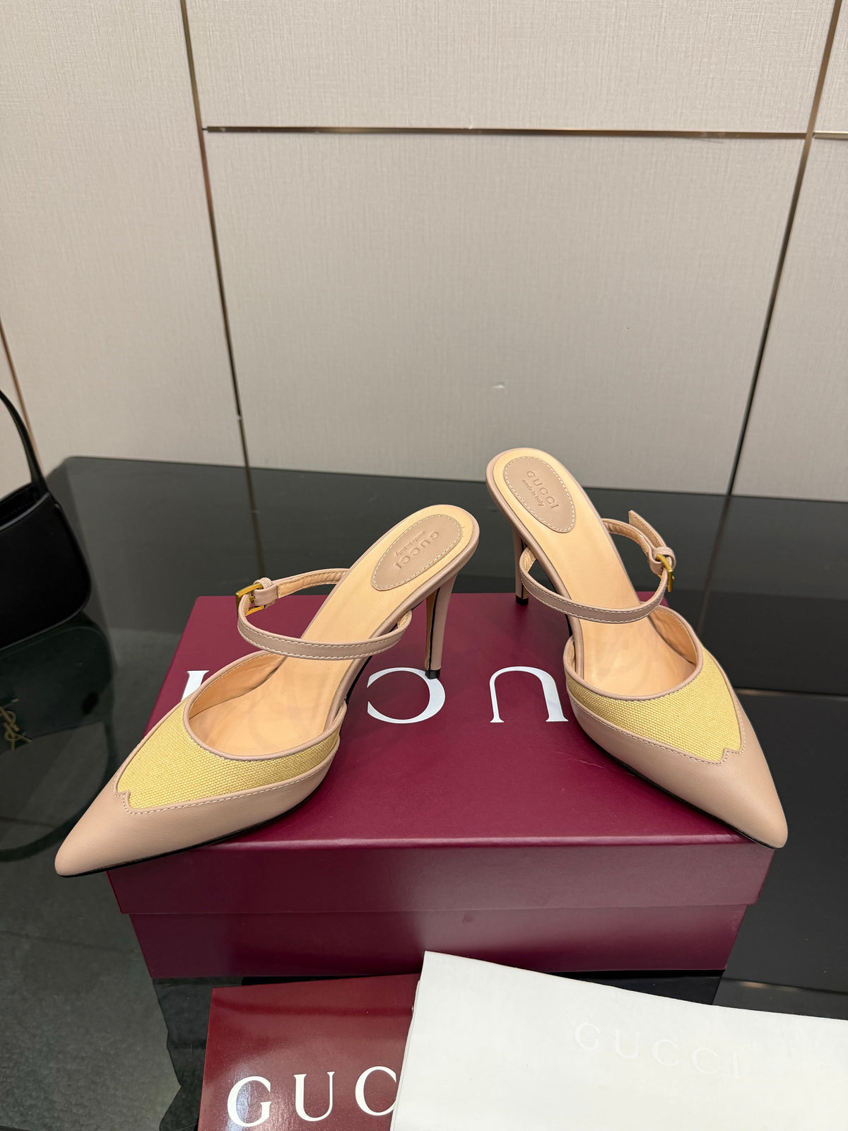 GG Pointed-Toe Mules 9.5cm Beige Cowhide 725301