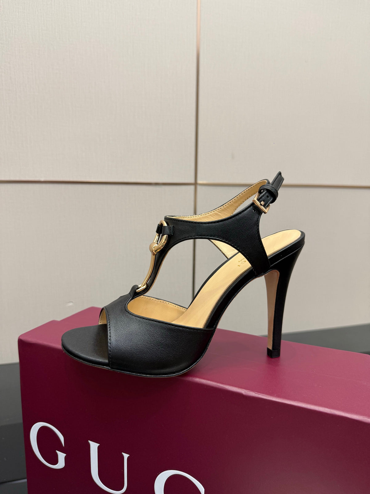GG G-Buckle High-Heeled Sandals 10.5cm Black Cowhide 725310