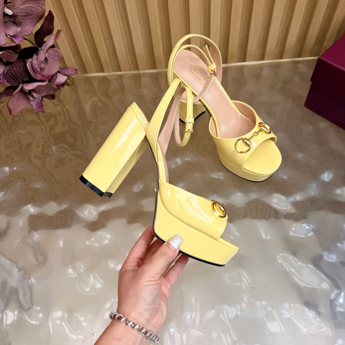 GG 26s Horsebit Platform Sandals 11cm Light Yellow Patent Leather 886499