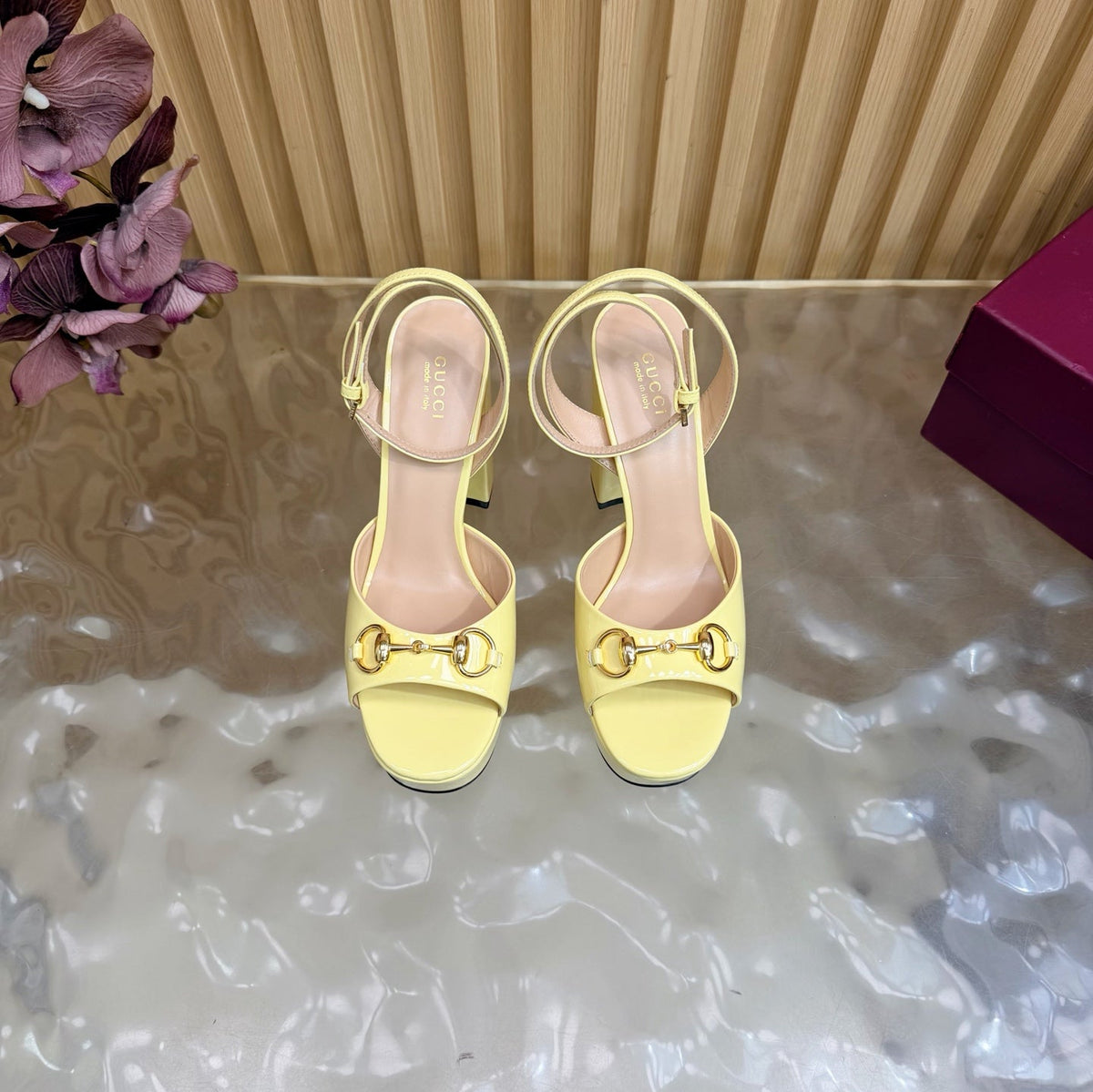 GG 26s Horsebit Platform Sandals 11cm Light Yellow Patent Leather 886499