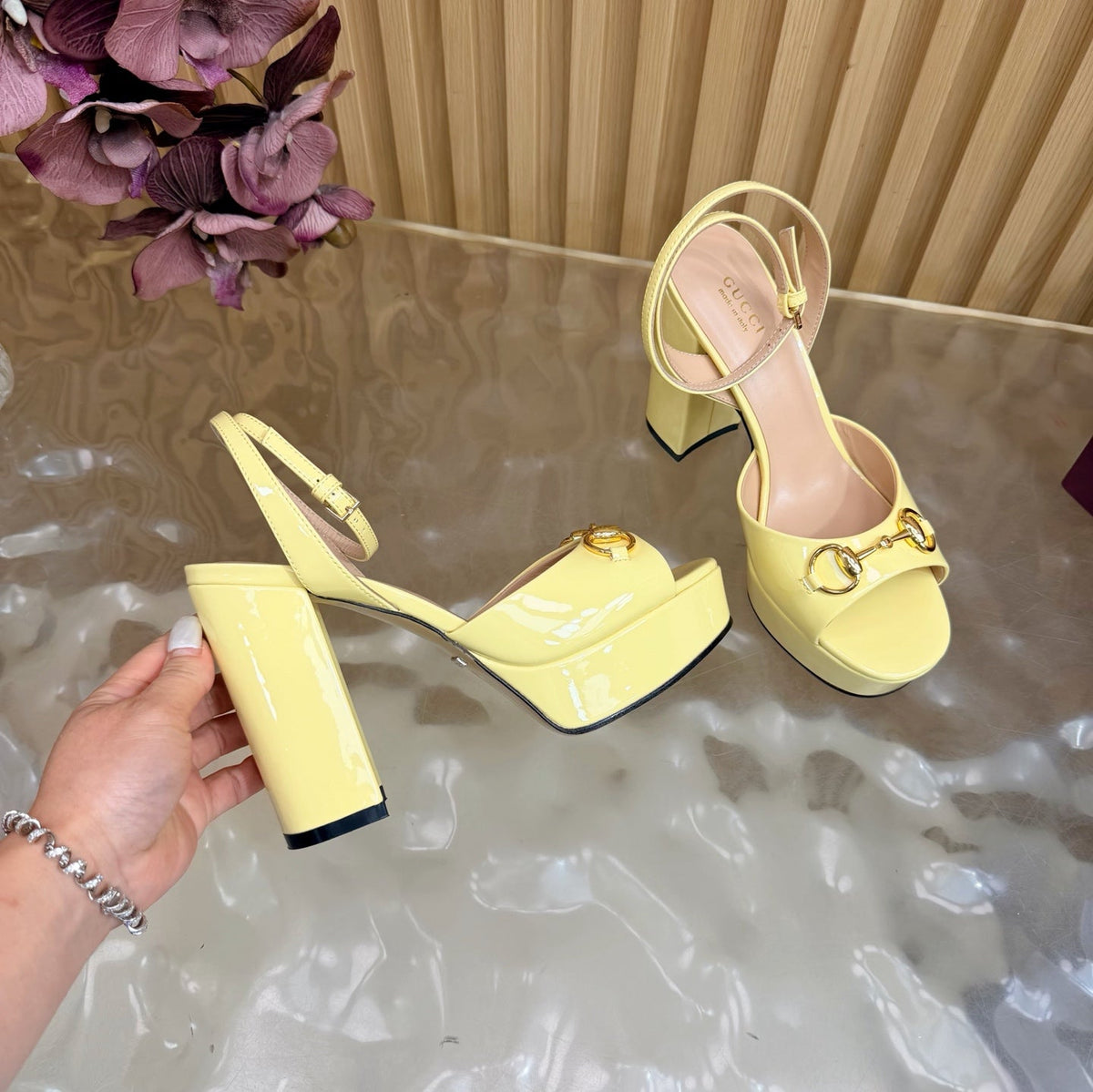 GG 26s Horsebit Platform Sandals 11cm Light Yellow Patent Leather 886499