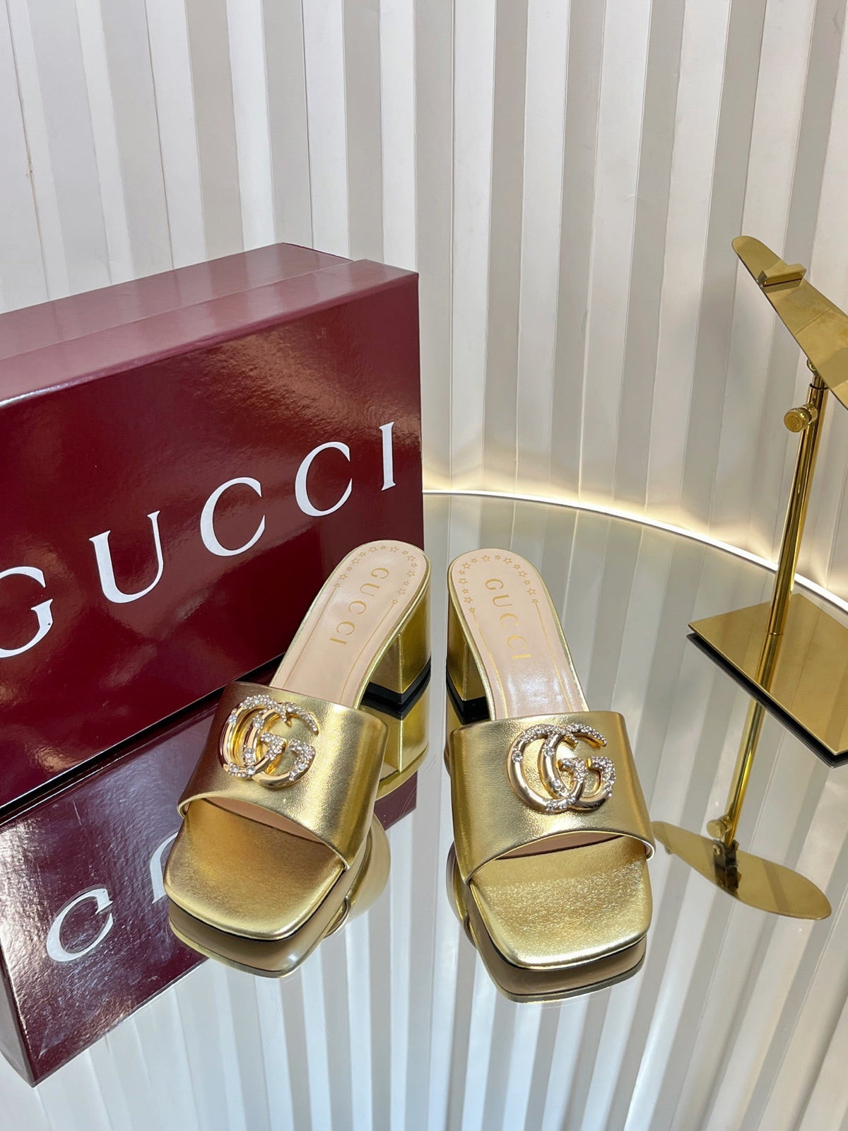 GC 25 Interlocking G Heeled Sandal Gold Patent Leather 294639