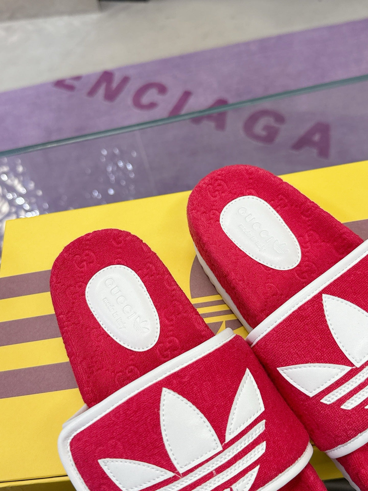 GG x Adidas Slipper Red Cotton 672159