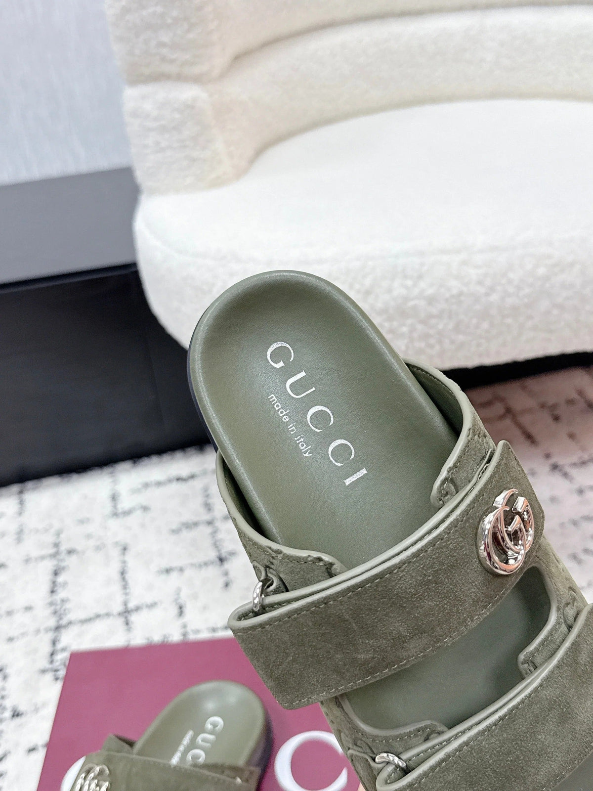 GG 26SS Sandals Olive Green Suede Sheepskin 641460